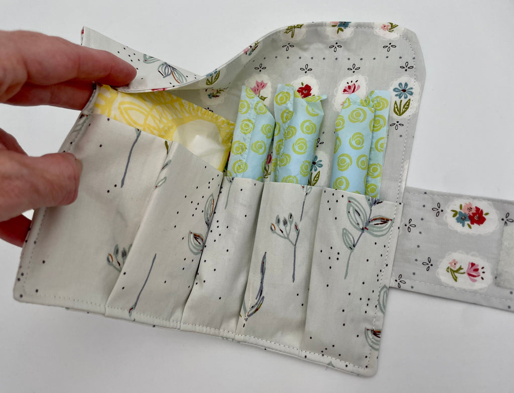 Privacy Pouch, Grey Tampon Case, Sanitary Pad Case, Pad Pouch, Tampon Bag, Tampon Holder, Tampon Wallet - Dollhouse Floral