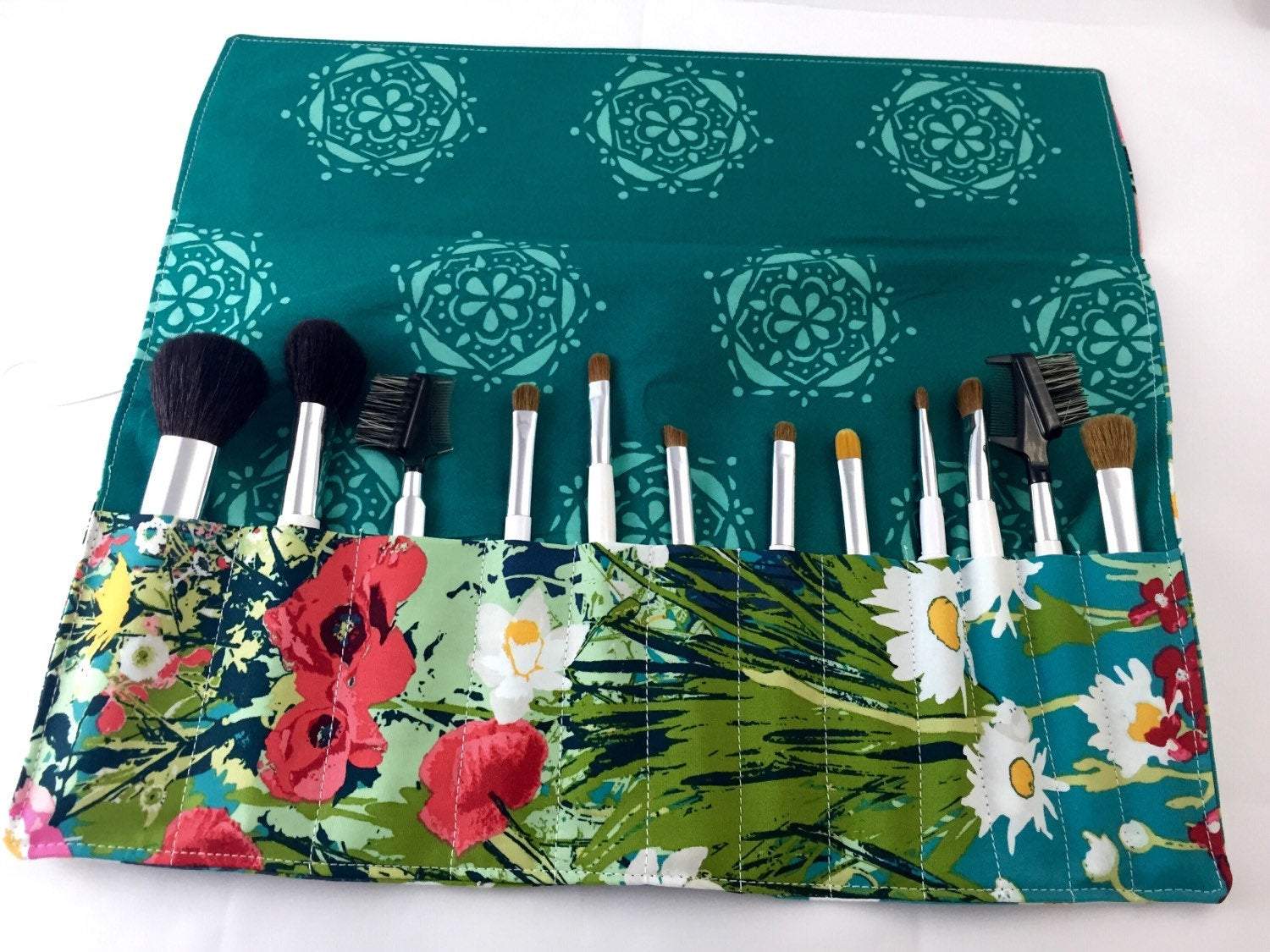 Teal Green Makeup Brush Organizer, Travel Crochet Hook Roll, Paintbrus –  EcoHip Custom Designs